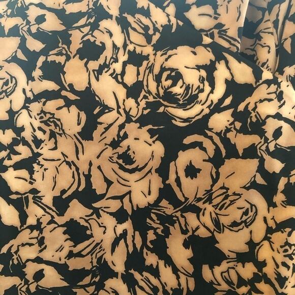 Ann Taylor Dark Floral V-Neck Sleeveless Blouse Shell Top Workwear Size 0 - Picture 9 of 9